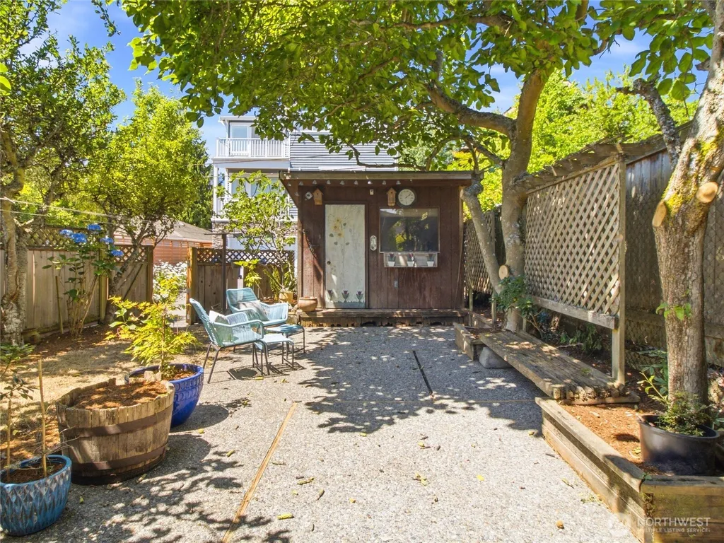 7305 Earl Avenue NW Seattle WA 98117