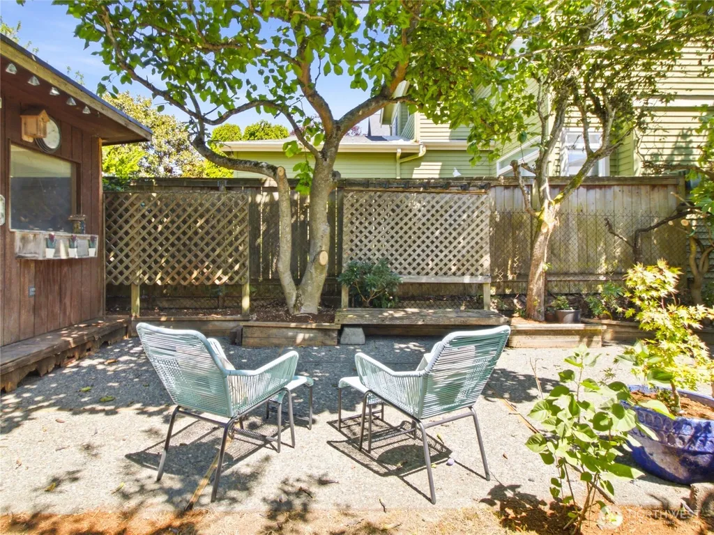 7305 Earl Avenue NW Seattle WA 98117