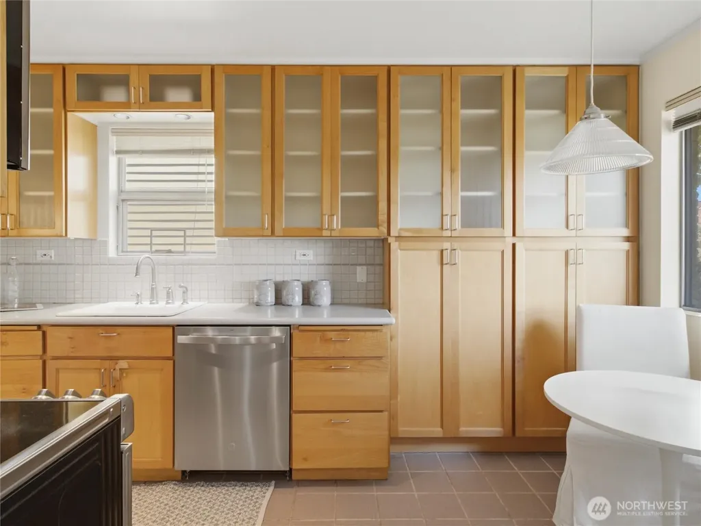 7305 Earl Avenue NW Seattle WA 98117