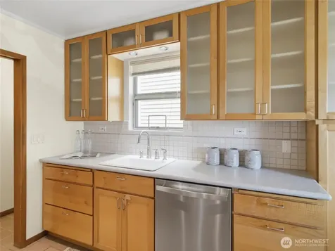 7305 Earl Avenue NW Seattle WA 98117