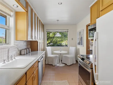 7305 Earl Avenue NW Seattle WA 98117