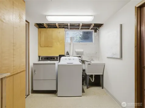 7305 Earl Avenue NW Seattle WA 98117