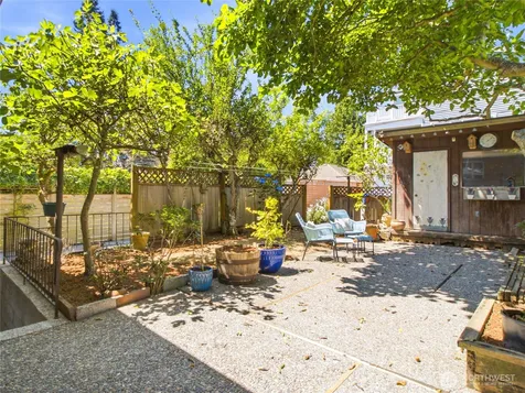 7305 Earl Avenue NW Seattle WA 98117