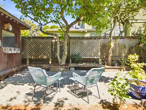 7305 Earl Avenue NW Seattle WA 98117