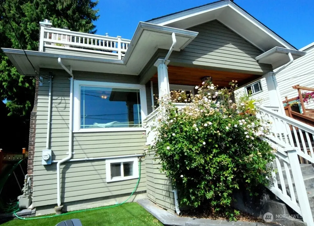3911 1st Avenue NE Seattle WA 98105