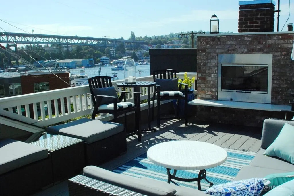 3911 1st Avenue NE Seattle WA 98105