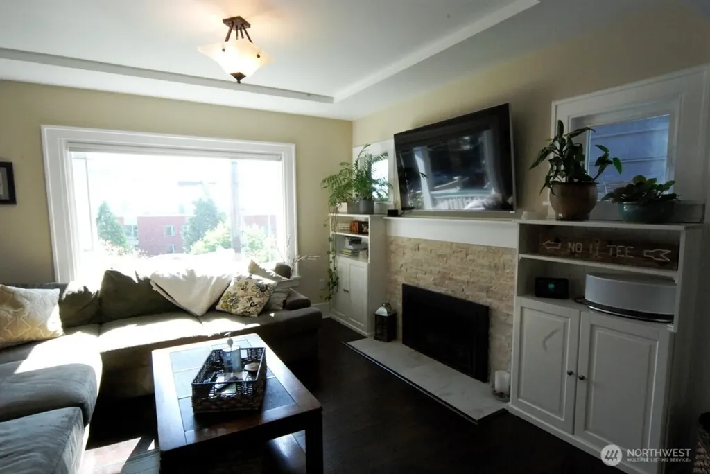 3911 1st Avenue NE Seattle WA 98105