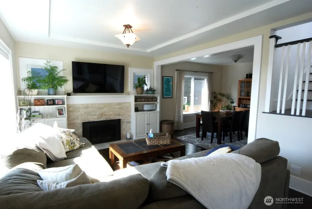 3911 1st Avenue NE Seattle WA 98105