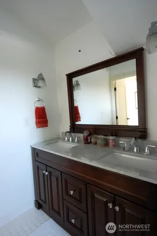 3911 1st Avenue NE Seattle WA 98105