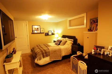 3911 1st Avenue NE Seattle WA 98105