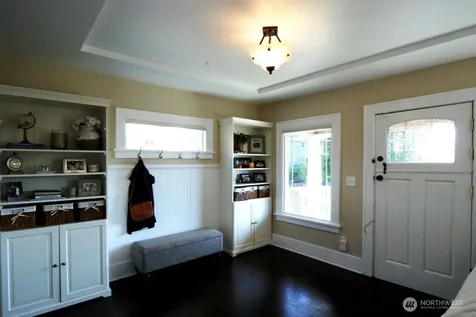 3911 1st Avenue NE Seattle WA 98105