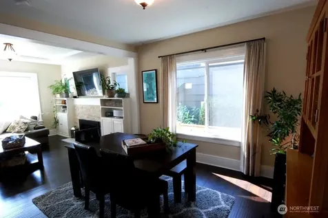 3911 1st Avenue NE Seattle WA 98105