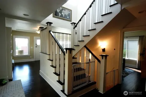 3911 1st Avenue NE Seattle WA 98105