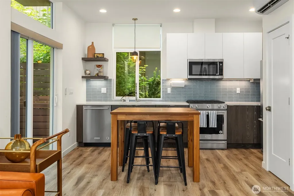 2404 Dexter Avenue N Seattle WA 98109