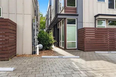 2404 Dexter Avenue N Seattle WA 98109
