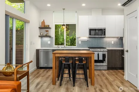 2404 Dexter Avenue N Seattle WA 98109
