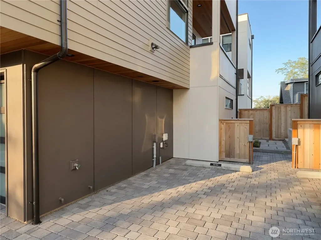 1410 N 47th Street Seattle WA 98103