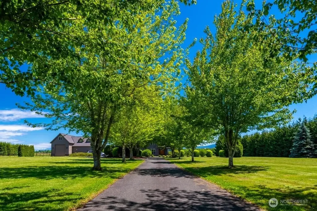 794 W Smith Road Bellingham WA 98226