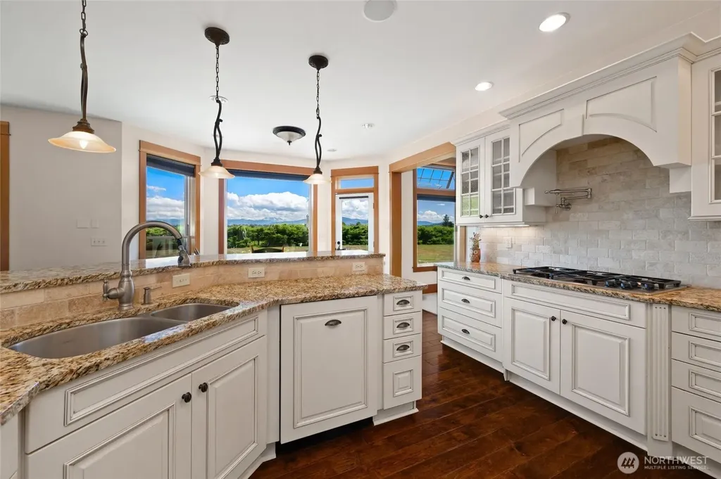 794 W Smith Road Bellingham WA 98226