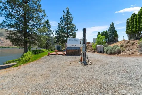 15055 N Lakeshore Drive Entiat WA 98822