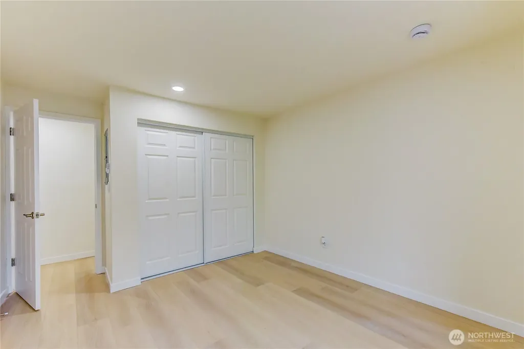 1601 Maple Lane Kent WA 98030