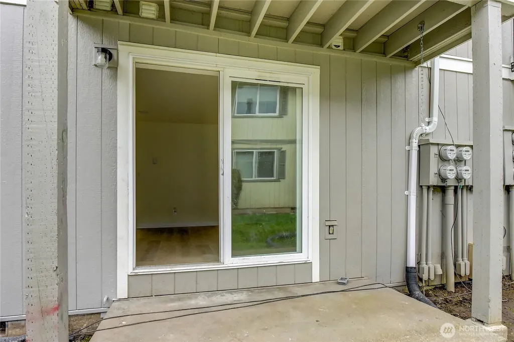 1601 Maple Lane Kent WA 98030