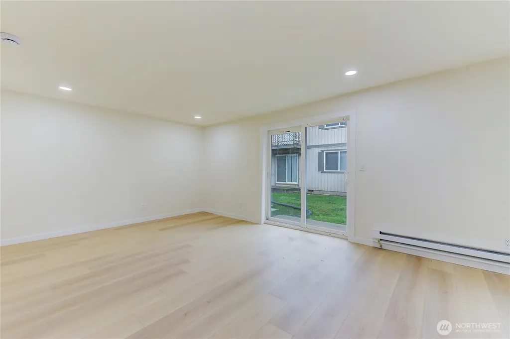 1601 Maple Lane Kent WA 98030