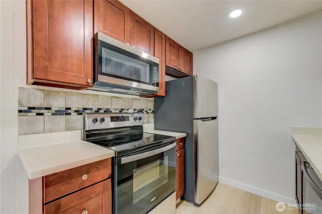 1601 Maple Lane Kent WA 98030
