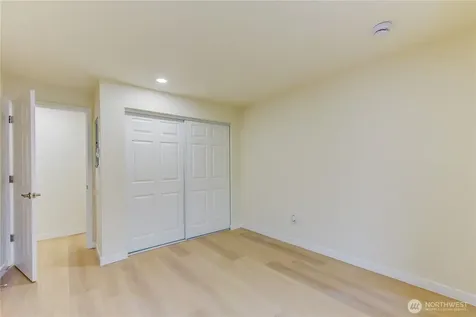 1601 Maple Lane Kent WA 98030