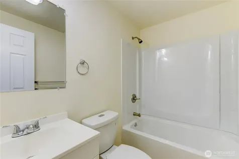 1601 Maple Lane Kent WA 98030