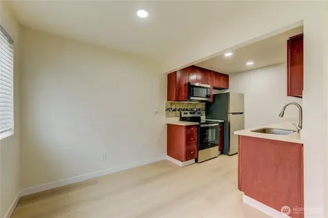 1601 Maple Lane Kent WA 98030