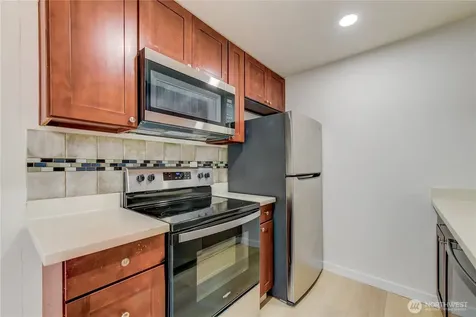 1601 Maple Lane Kent WA 98030