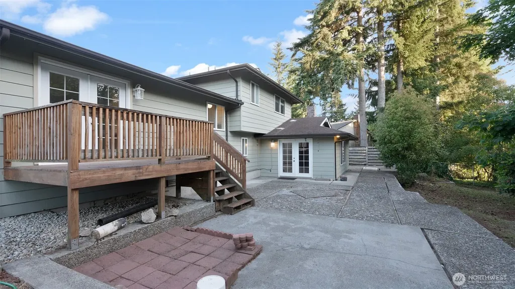2043 NE Ridgewood Drive Poulsbo WA 98370