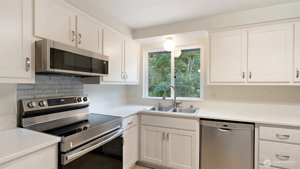 2043 NE Ridgewood Drive Poulsbo WA 98370