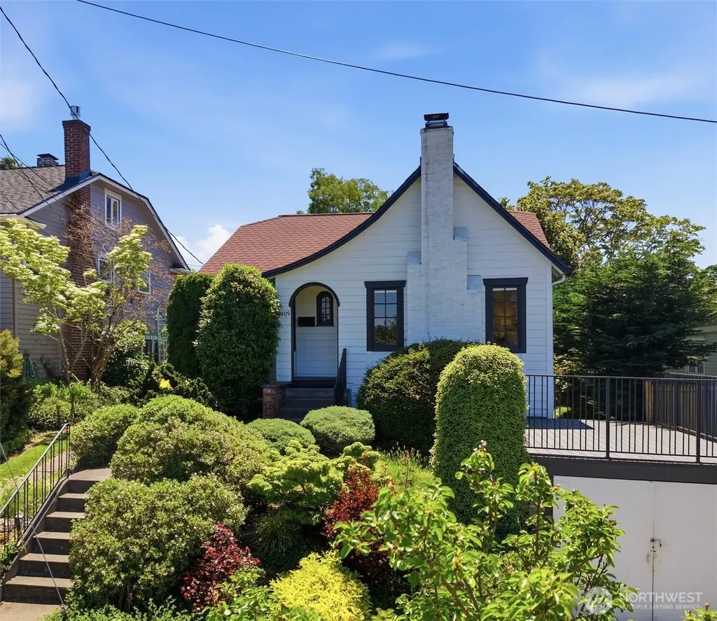 4809 SW Findlay Street Seattle WA 98136