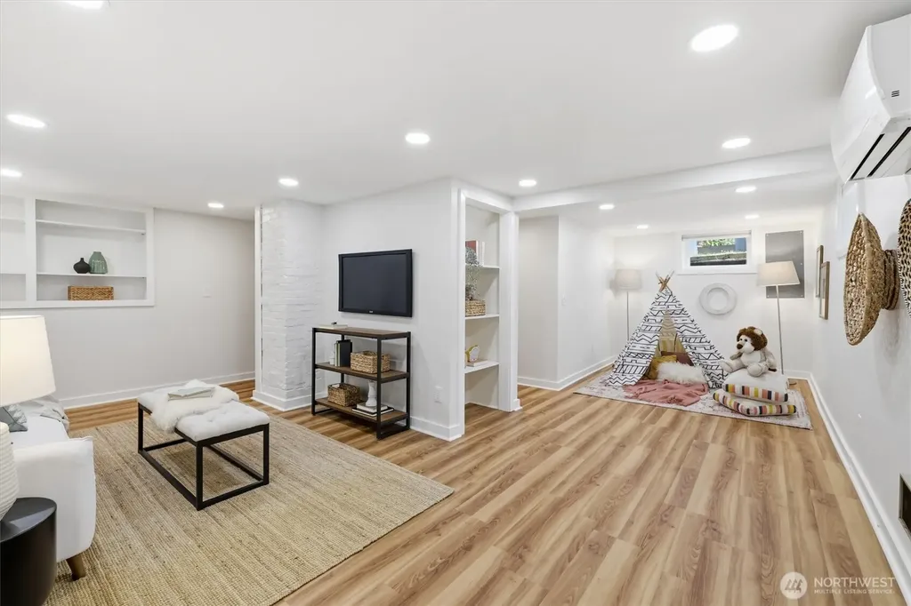 4809 SW Findlay Street Seattle WA 98136