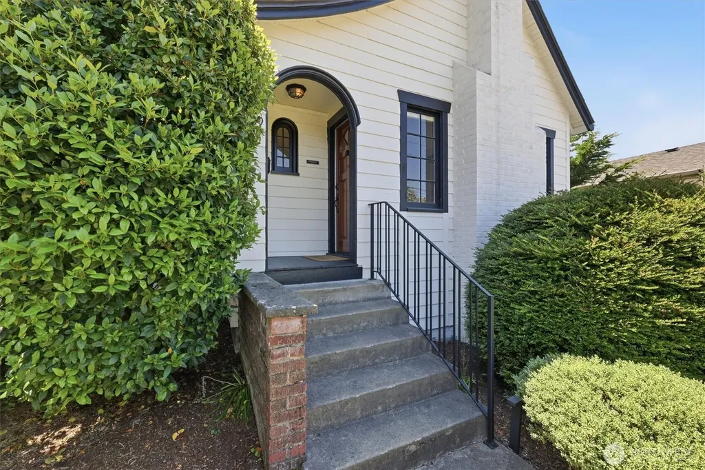 4809 SW Findlay Street Seattle WA 98136