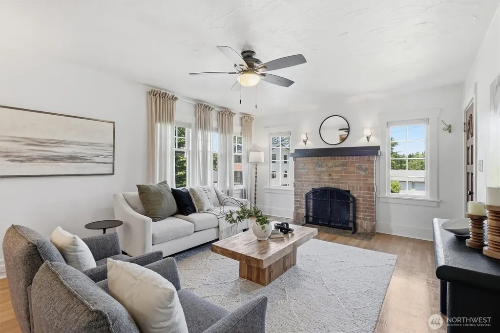 4809 SW Findlay Street Seattle WA 98136