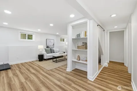 4809 SW Findlay Street Seattle WA 98136