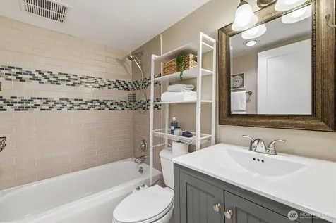 4809 SW Findlay Street Seattle WA 98136