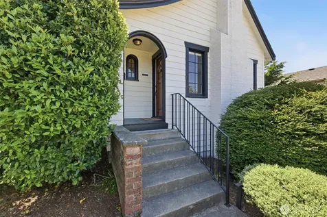 4809 SW Findlay Street Seattle WA 98136