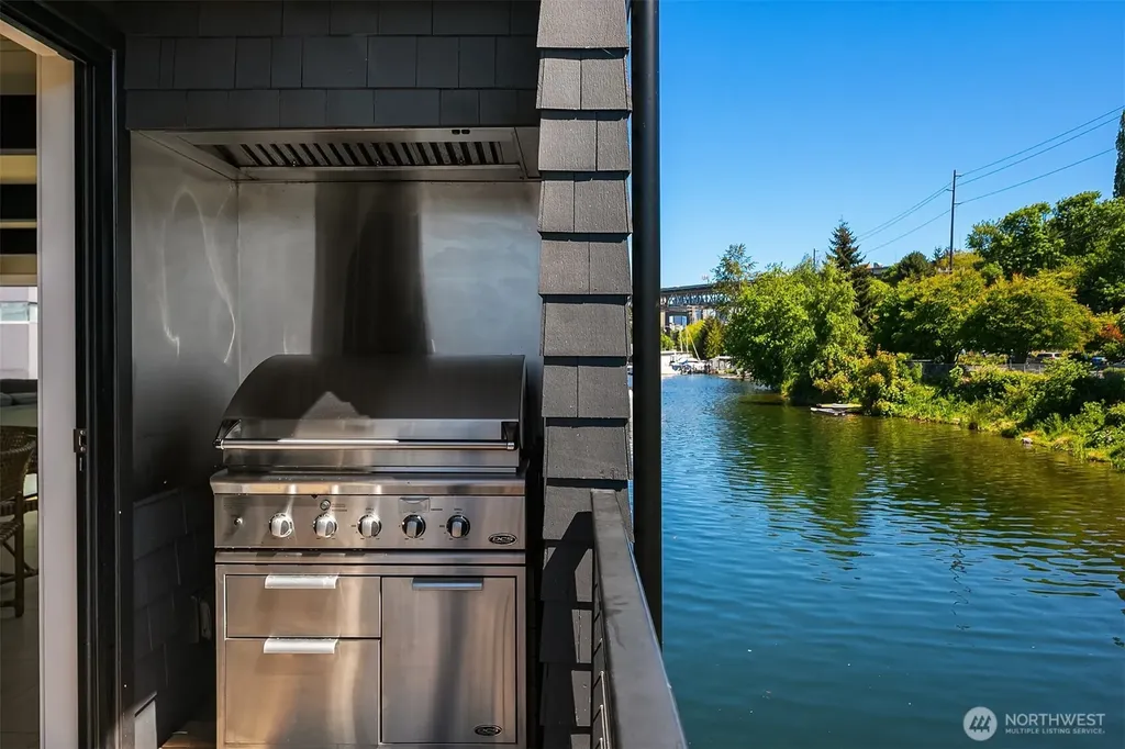 2821 Fairview Avenue E Seattle WA 98102