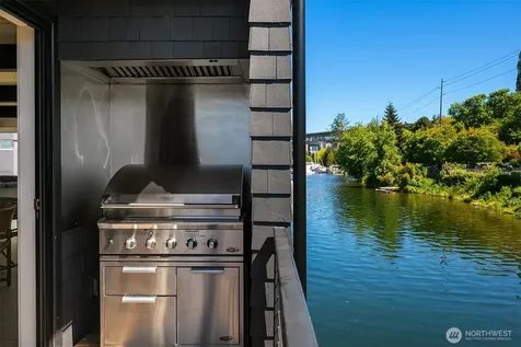 2821 Fairview Avenue E Seattle WA 98102