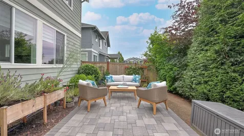 221 Shadow Avenue NE Renton WA 98059