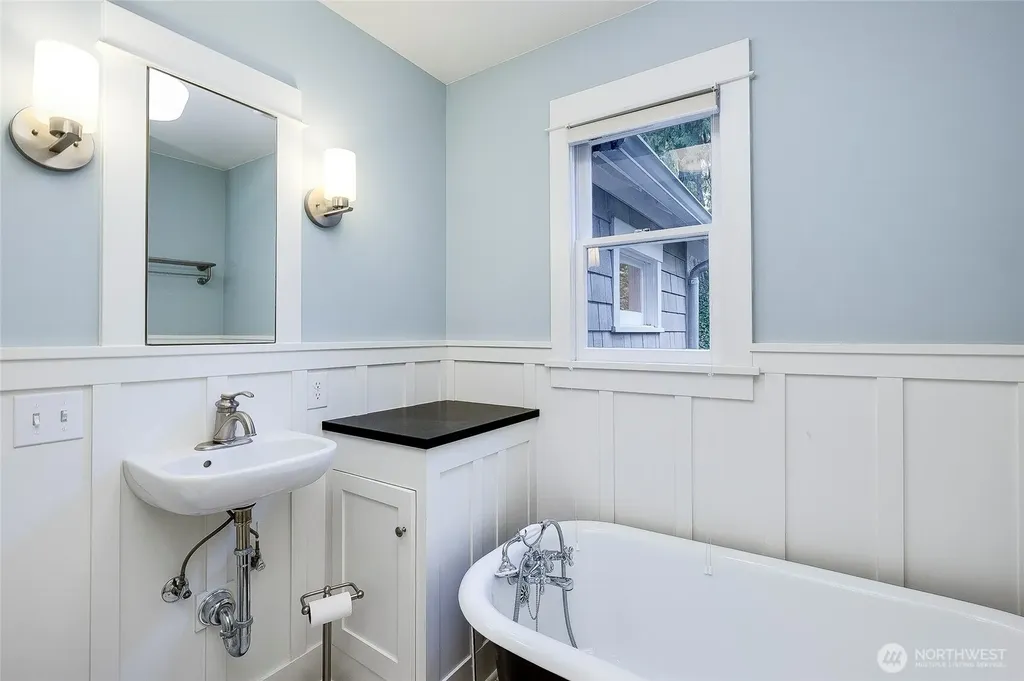 8013 NE Bucklin Hill Road Bainbridge Island WA 98110