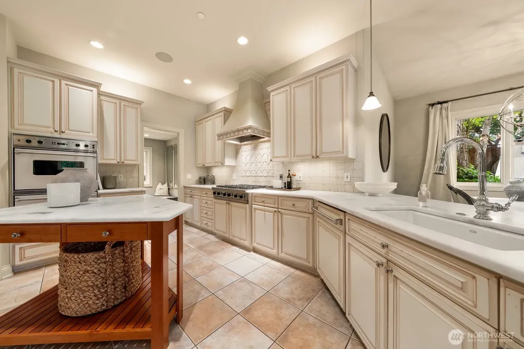 3424 97th Avenue SE Mercer Island WA 98040