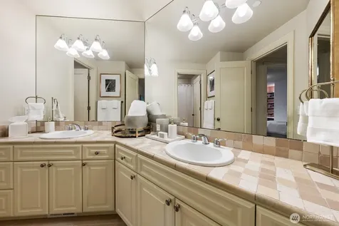 3424 97th Avenue SE Mercer Island WA 98040
