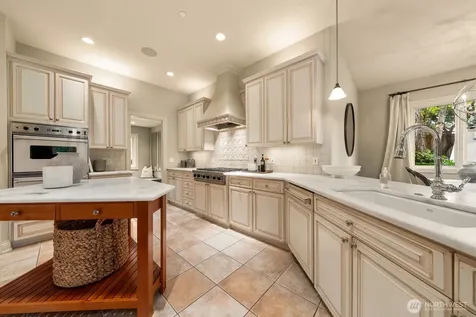 3424 97th Avenue SE Mercer Island WA 98040