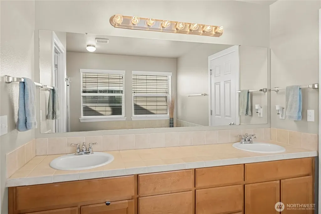 5060 Elliot Court SE Auburn WA 98092