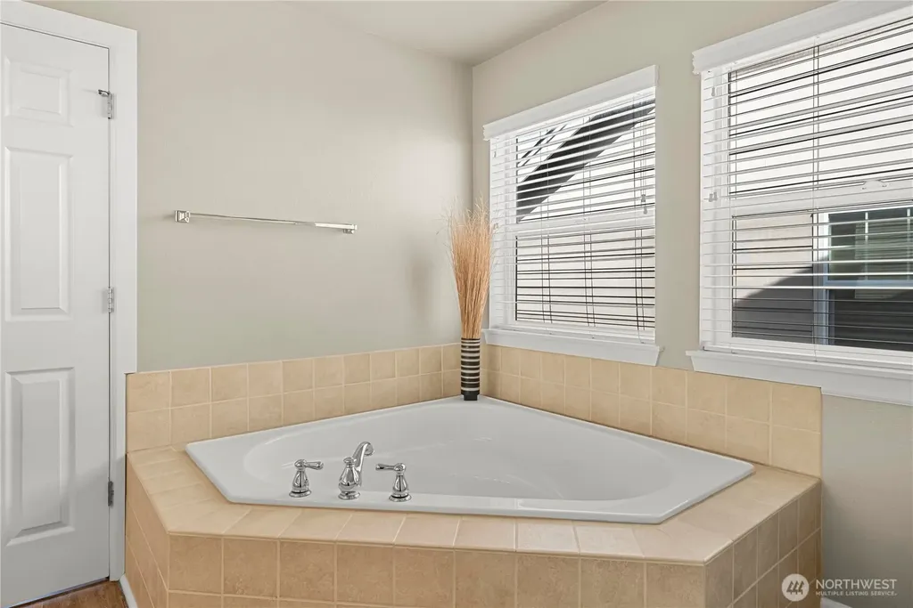 5060 Elliot Court SE Auburn WA 98092